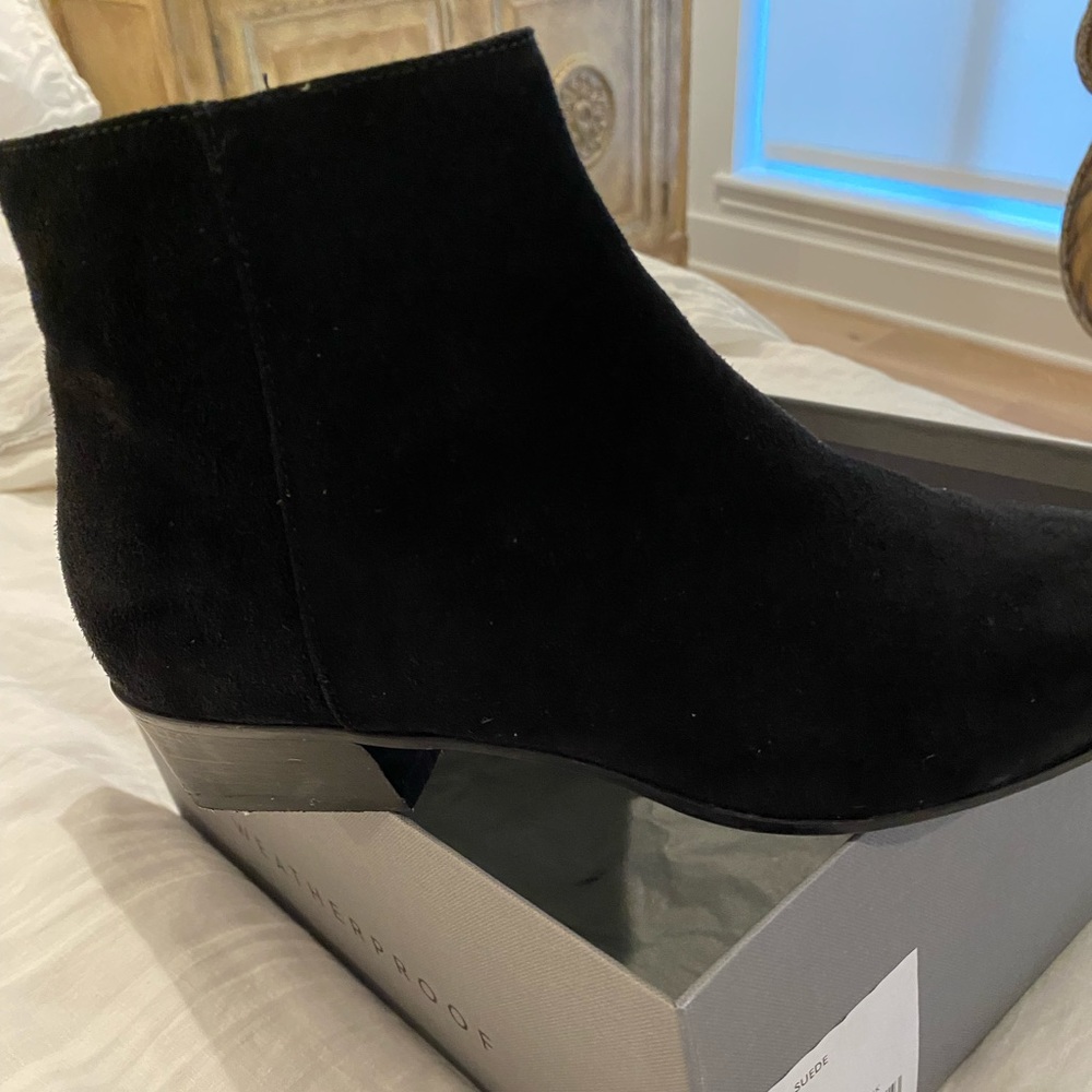 Slightly worn Aquatlia suede booties